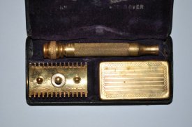 Closeup of razor head, shaft, and blades box